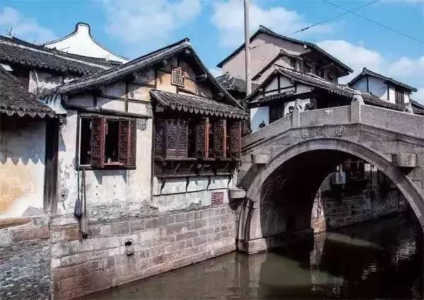 霸权将如何陨落?缓慢侵蚀,而后骤然崩塌